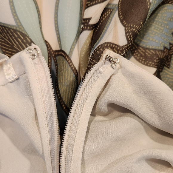 Ann Taylor Floral Halter Top with Blue and Green Accents 100% Silk Sz 8 - Picture 5 of 9